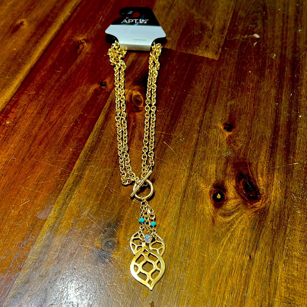 Beautiful Fashion Necklace In Gold.